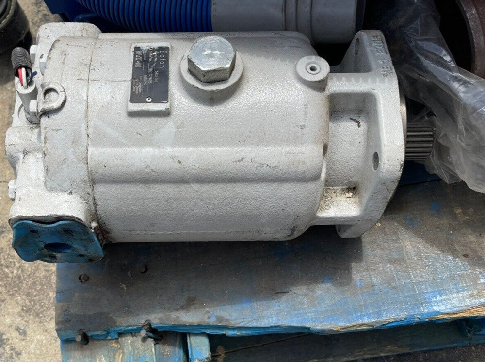BRAND NEW Eaton 5433-263 Hydraulic Motor with 4 Wire Speed Sensor *FREE SHIPPING