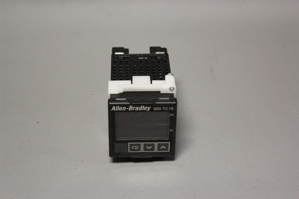 USED ALLEN BRADLEY DIGITAL TEMPERATURE CONTROLLER 900-TC16VGTZ25 B