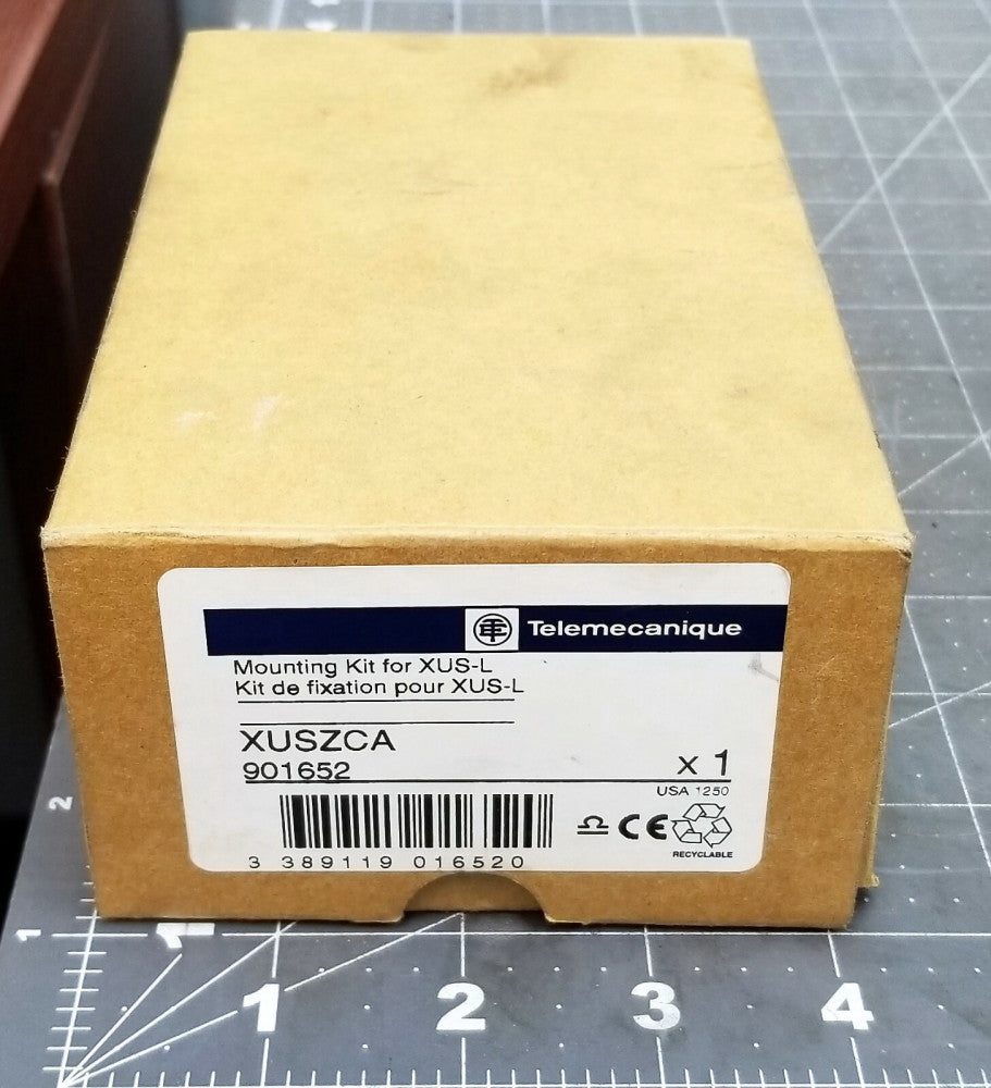 Light Curtain Base Fixing Kit XUSZCA NEW IN BOX [C5F1]