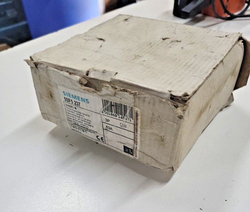 SIEMENS 5SF5237 DIAZED-BASE DIII 63A 3POLE AC690V DC500V WITH COVER AND N TERMIN