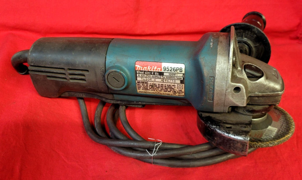 MAKITA GRINDER M/N: 9526PB  120V  6.4A  50/60HZ 10000RPM