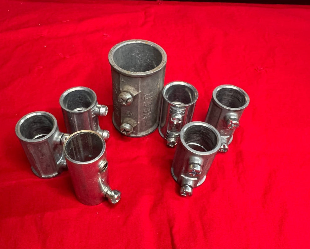 SET SCREW COUPLING ASSORTED 1/2"-1"  (LOT OF 7)