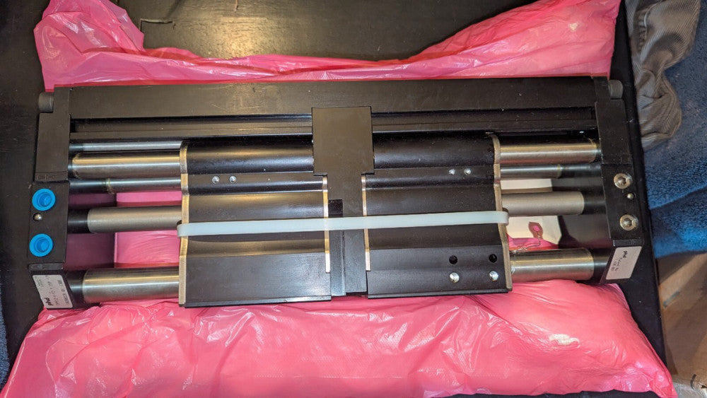 PHD Double Acting High Capacity Pneumatic Parallel Gripper GRR12-6-63-X-150 NOS