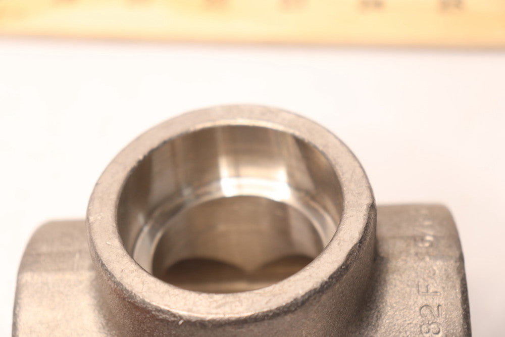 Pipe Fitting Socket Weld Tee Forged Stainless Steel 3000# 1-1/2"