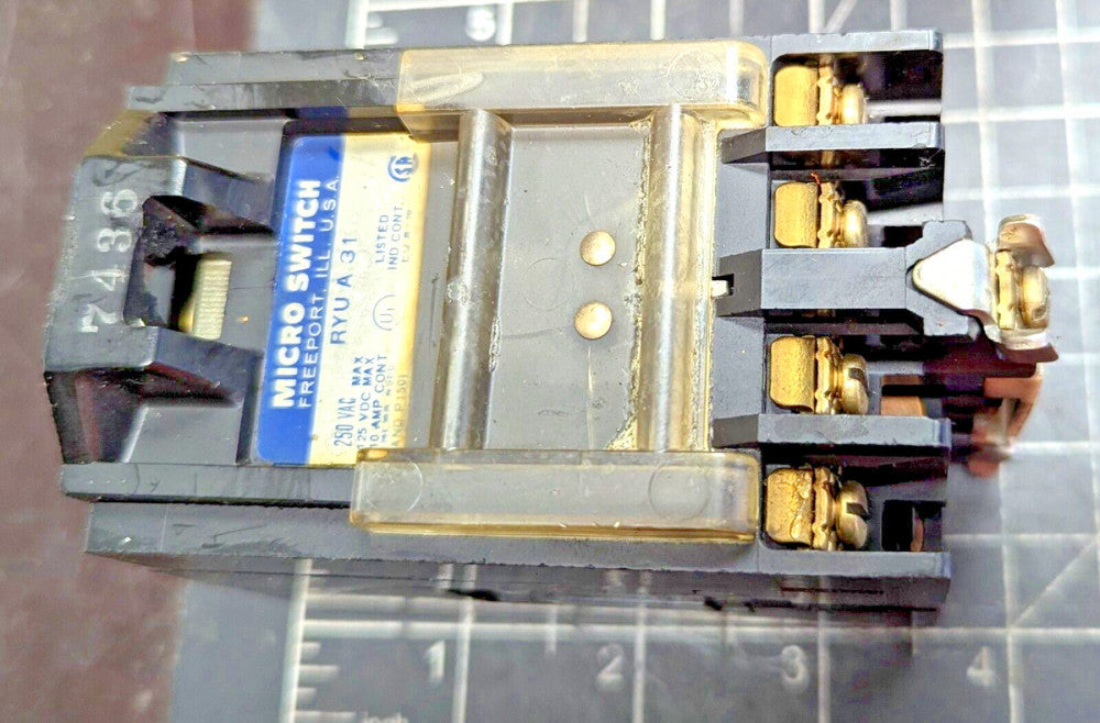 Micro Switch RYUA31, 250VAC max, 125VDC max, 10A WORKING PULL [B6Y2] #15