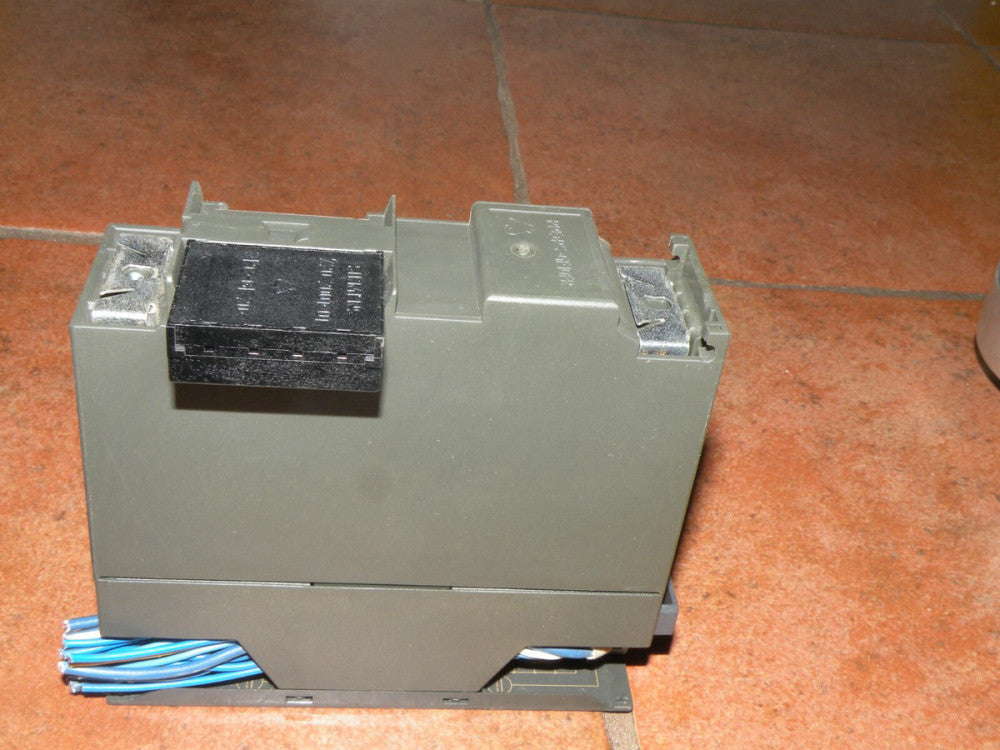 (1) Siemens Simatic S7 Digital Output Module 6ES7 322-1BH01-0AA0 & 720 2001-01