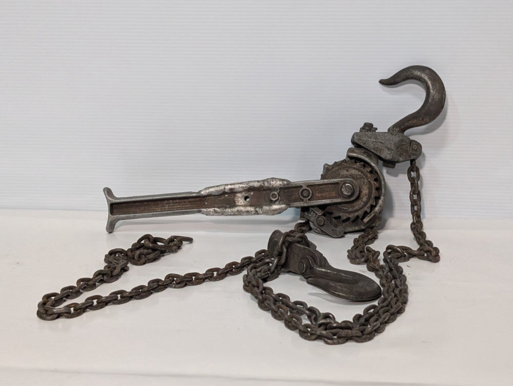 Ratchet Lever Chain Hoist, sturdy, no branding or weight limit information