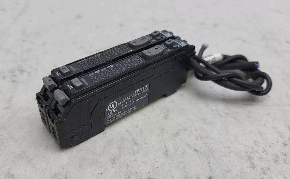 Keyence FS-N11P Main Unit w/ FS-N12P Fiber Optic Amplifier Expansion Unit 