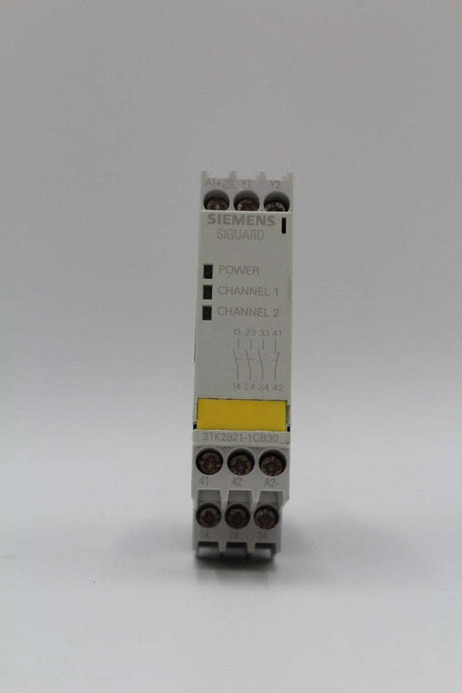 Siemens 3TK2821-1CB30 Safety Relay