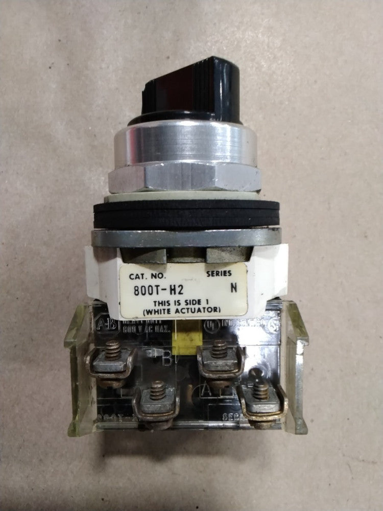 Allen-Bradley 800T-H2 Black STD Knob 2-Position Selector Switch Ser N G17
