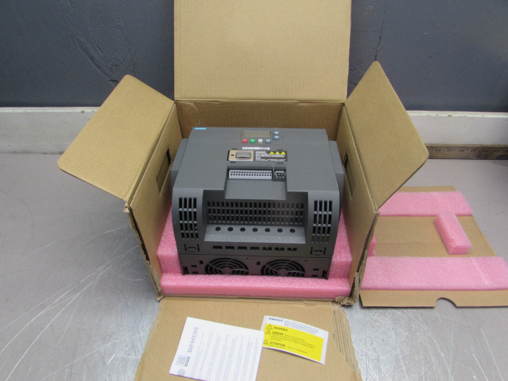 NEW! SIEMENS 6SL3210-5BE31-1CV0, 15hp INVERTER DRIVE, 380-480V ,NEW IN BOX!