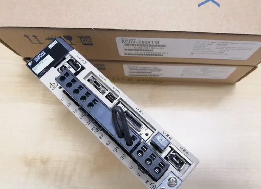 One Brand New Yaskawa Servo Driver SGDV-R90A11B SGDVR90A11B