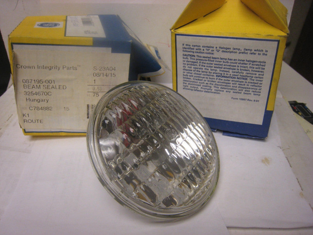 2 yes 2  GE 4589, GE 4589 Sealed Beam Light NOS