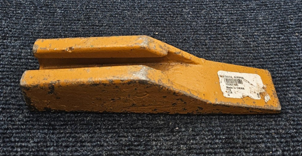 (QTY 2) 70062160 Ripper Tooth LF W 25