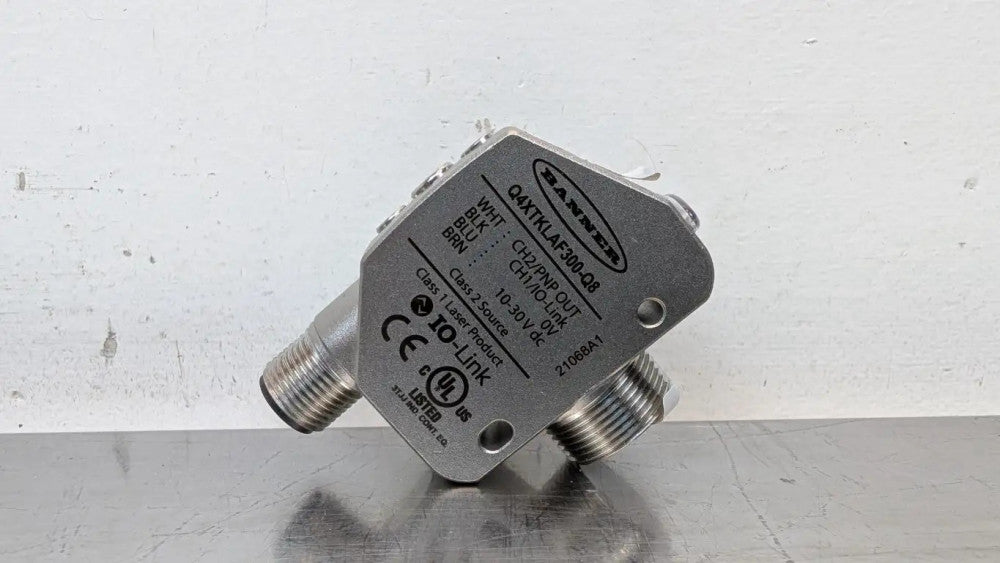 Banner Q4XTKLAF300-Q8 Photoelectric Sensor 95301 10-30VDC 300mm 4-Pin M12