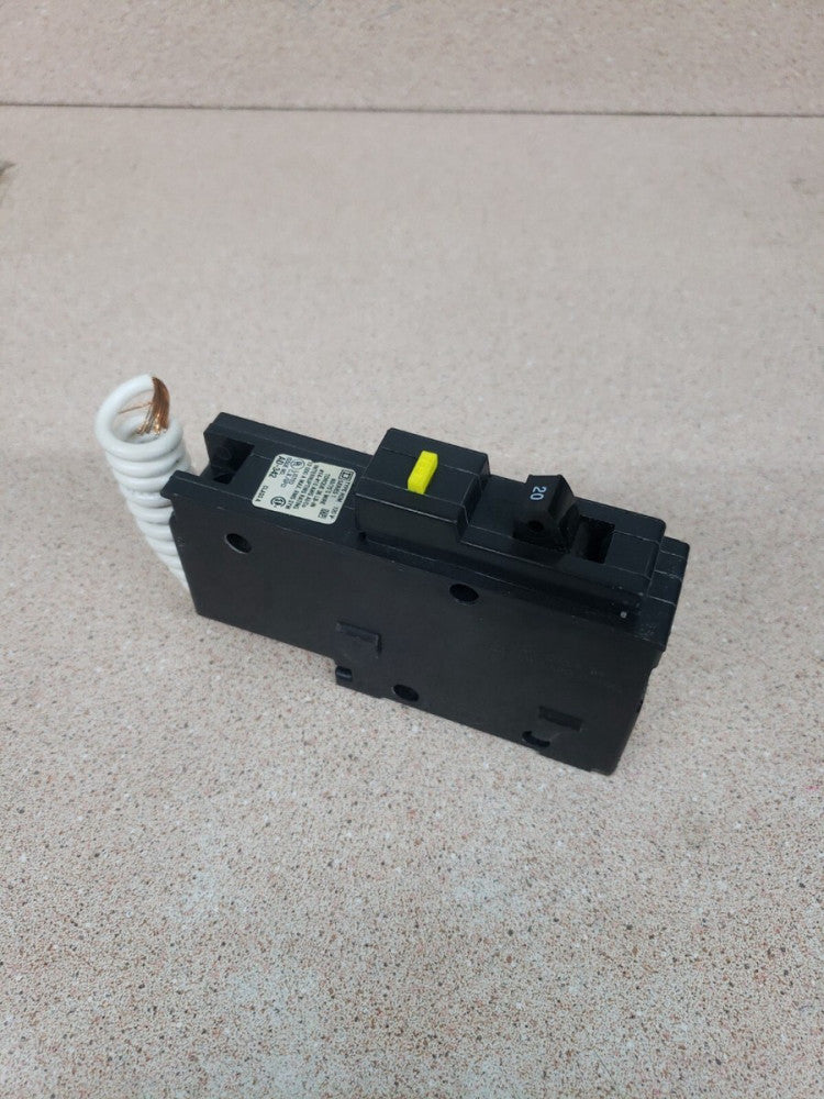 New Old Stock! Square D HOM120GF 1P 20A Circuit Breaker