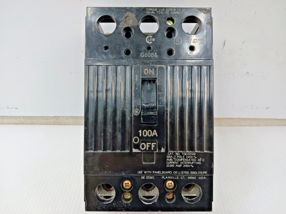 GE General Electric 100 Amp Circuit Breaker 3 Pole 240 VAC 10kA TQD32100