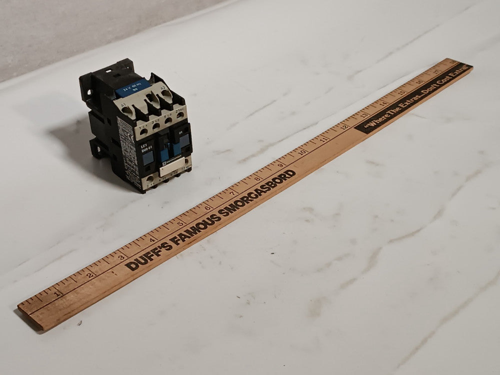Telemecanique LC1 D0901 Contactor, 120V, 20/25A, 3PH, IEC 947, Used