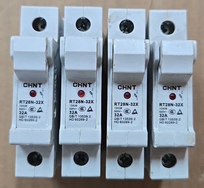 CHINT RT28N-32X  LOT OF 4 BREAKERS  32A