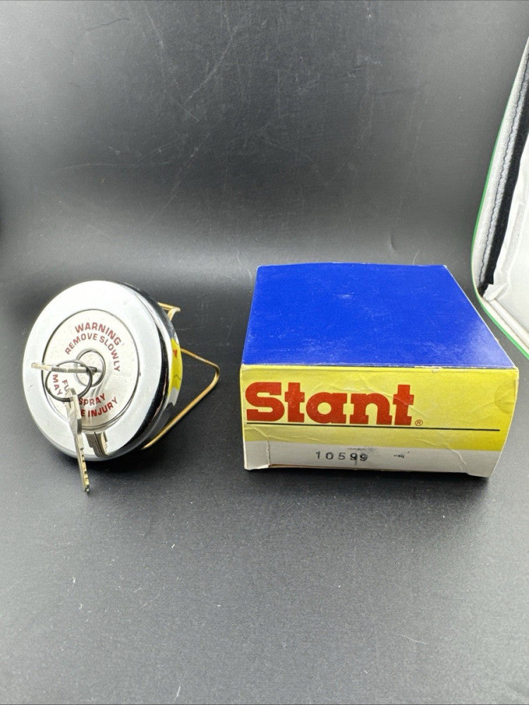 NEW IN BOX Vintage Stant G734 Fuel Cap With Keys 