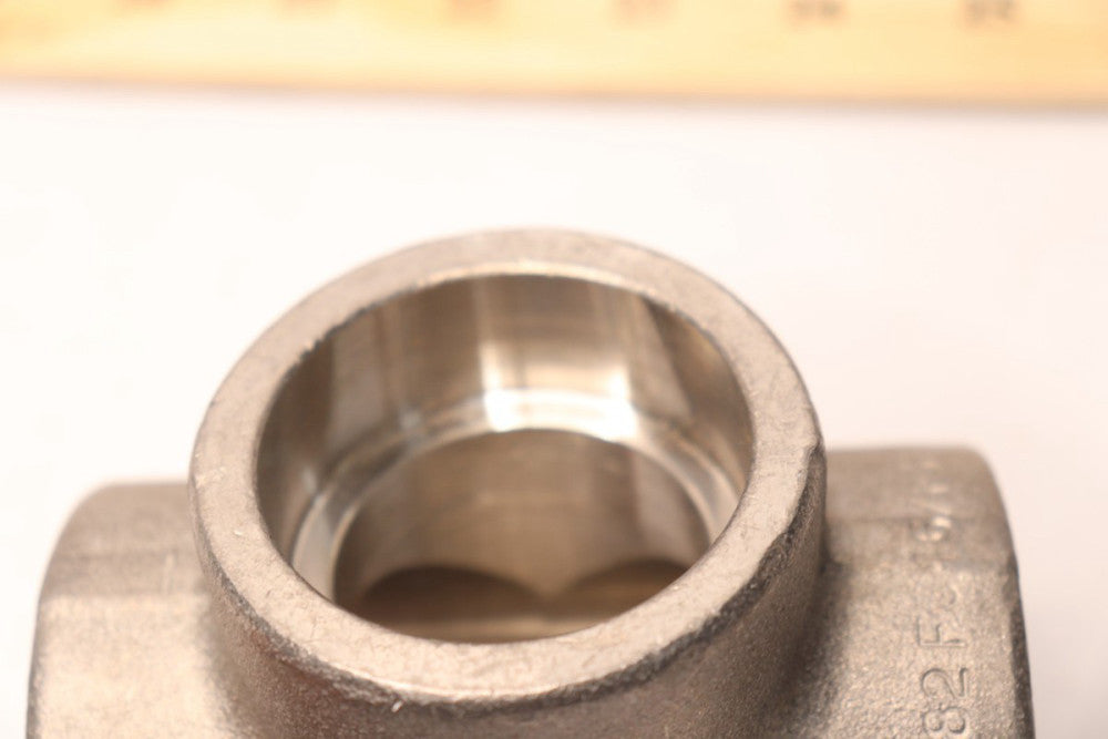 Pipe Fitting Socket Weld Tee Forged Stainless Steel 3000# 1-1/2"