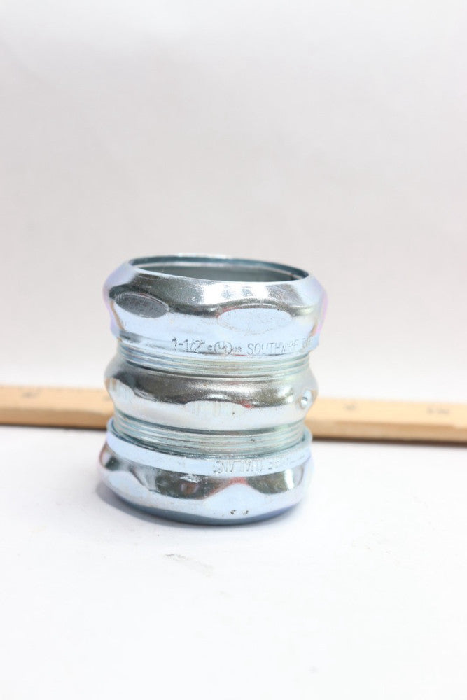 Compression Coupling Steel 1-1/2"