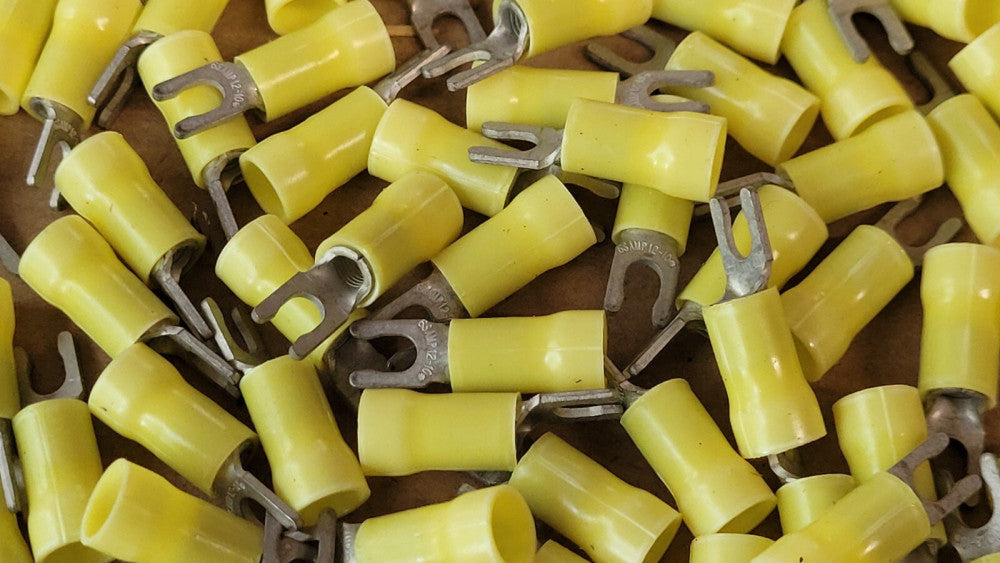 Lot of 1250 TE/ Amp 53246-1 Spring Spade Crimp Terminals 10-12AWG Yellow #6 Stud