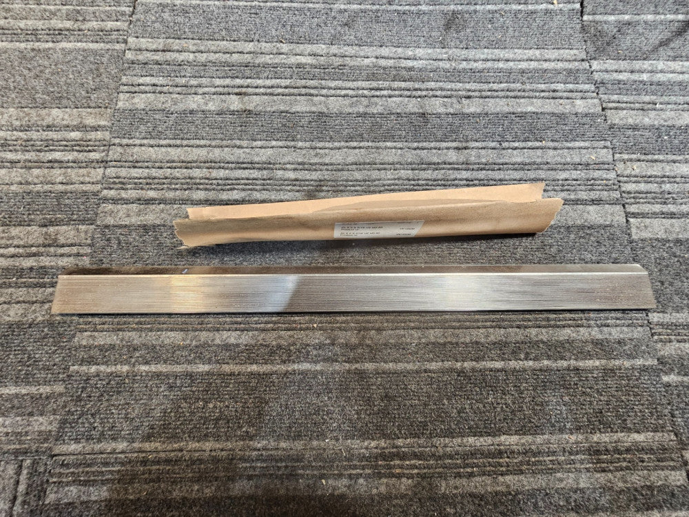 M2 Corrugated Knife VE10539 25" X 2" X 5/16", 16-60° 45° Bevel