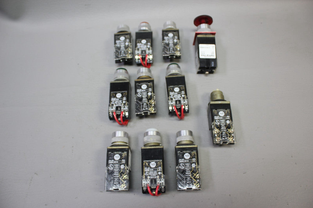 LOT OF ALLEN BRADLEY PUSHBUTTONS MISC MODELS