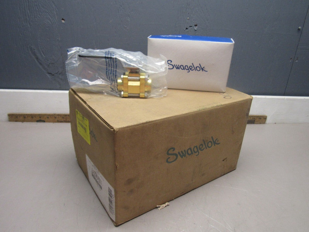 CASE OF 10QTY SWAGELOK B-63TF8-SC11 BRASS 3-PIECE 60-SERIES 1/2" BALL VALVE NEW!