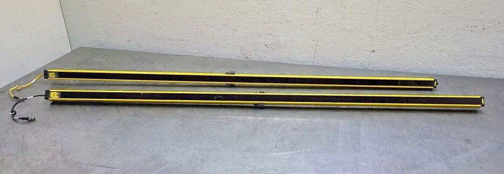 Banner EZ Screen SLSE30-1500P8 Emitter and SLSR30-1500P8 Receiver Used