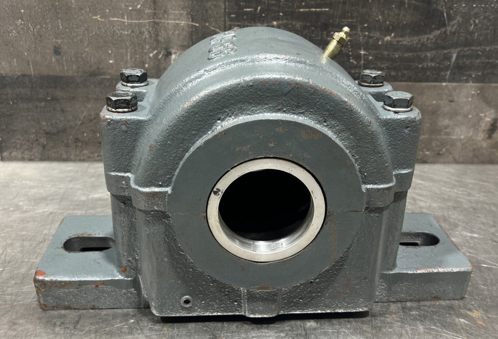 SKF SAF616 Used Pillow Block Housing 2-bolt base and 4-bolt split cover Nos