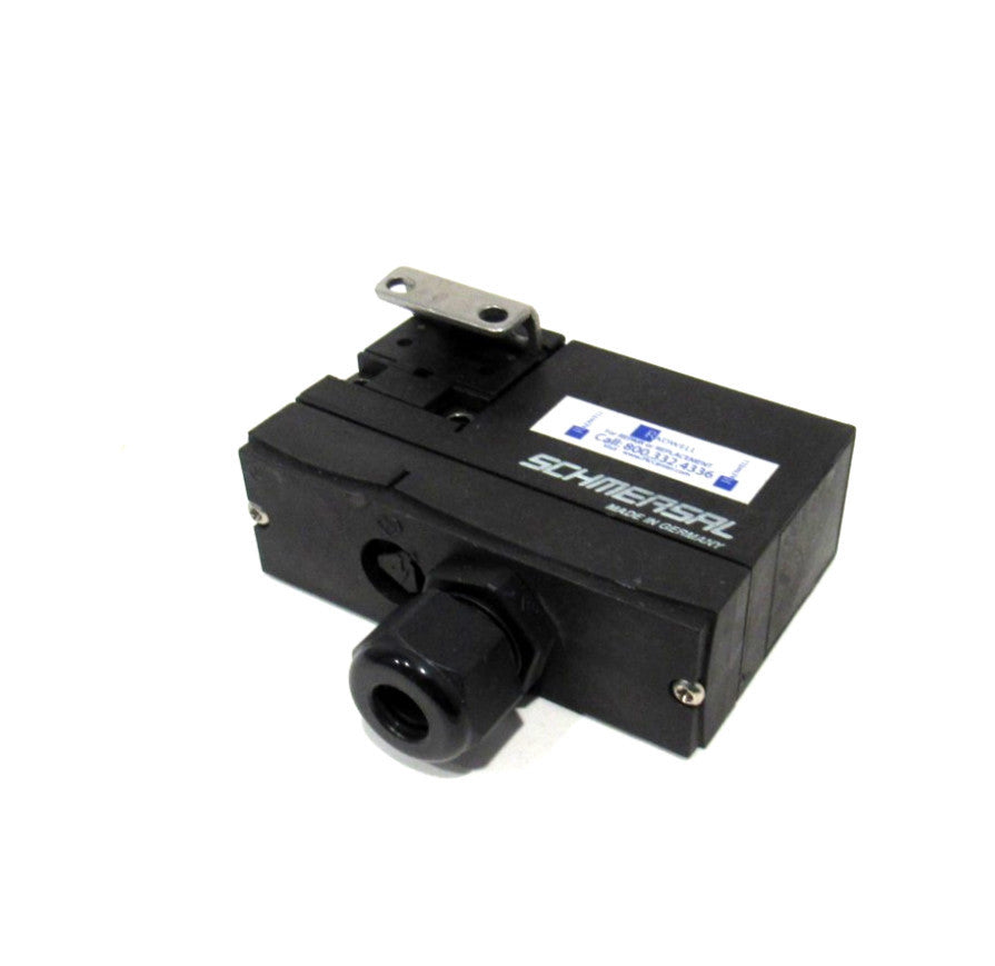 USED SCHMERSAL AZM 170-02ZRK 24VAC/DC SAFETY INTERLOCK AZM 17002ZRK 24VAC/DC