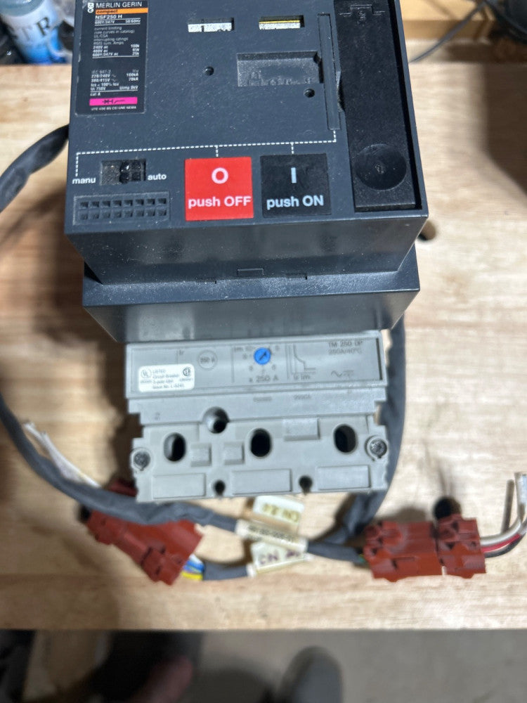 MERLIN GERIN NSF250H CIRCUIT BREAKER 250 a mt250 110 v motor op load tested