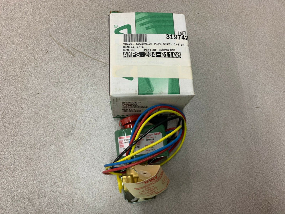 NEW IN BOX ASCO RED HAT 1/4" SOLENOID VALVE  DF8262C210V