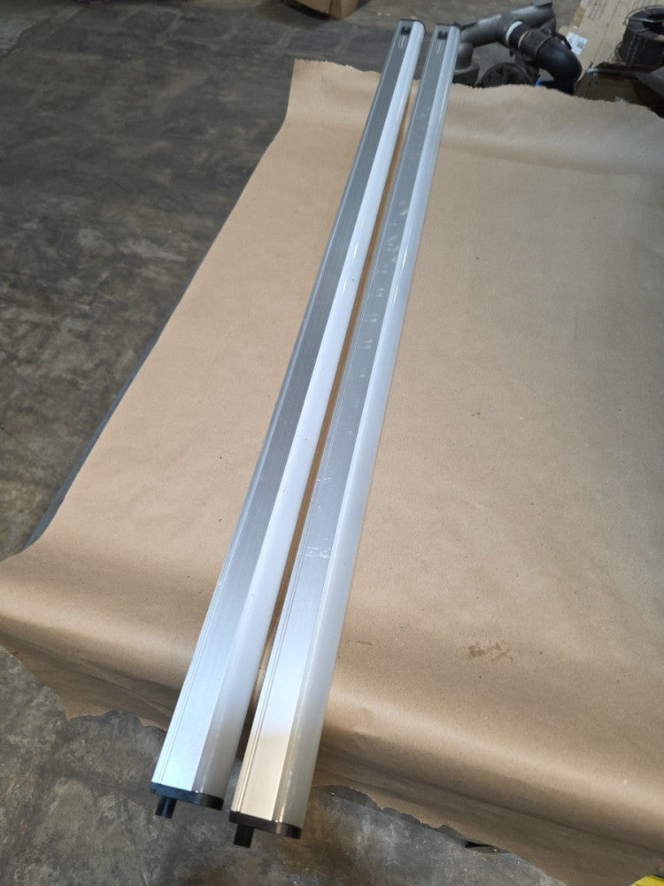 Banner Engineering WLB32C1130PBQ Light Bar  P/N 87484 ADJUSTABLE LED LOT OF 2 