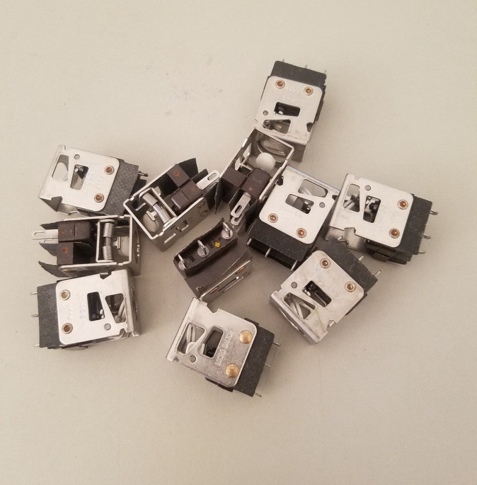 11 Micro Switch Pushbutton Switches 2D444 7646