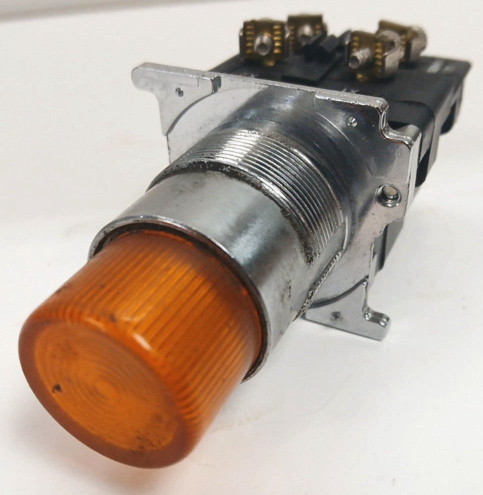 CUTLER HAMMER ORANGE PUSH BUTTON 10250T/91000T/E34 250 VOLT