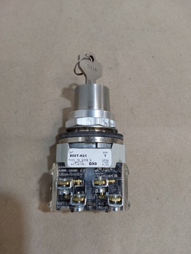 Allen-Bradley 800T-H31 Selector Switch W/800T-XA With Key