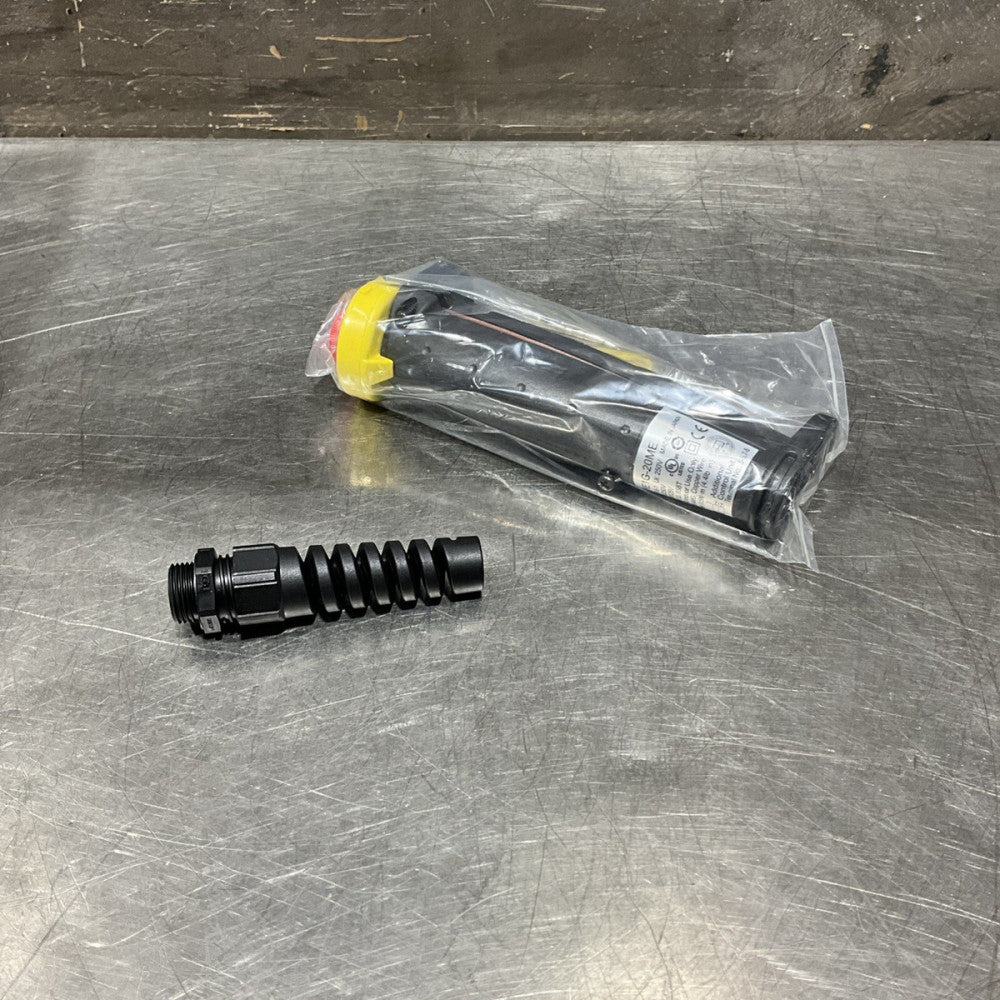 IDEC HE1G-20ME / HE1G20ME 5LX08 E-stop Switch NOS