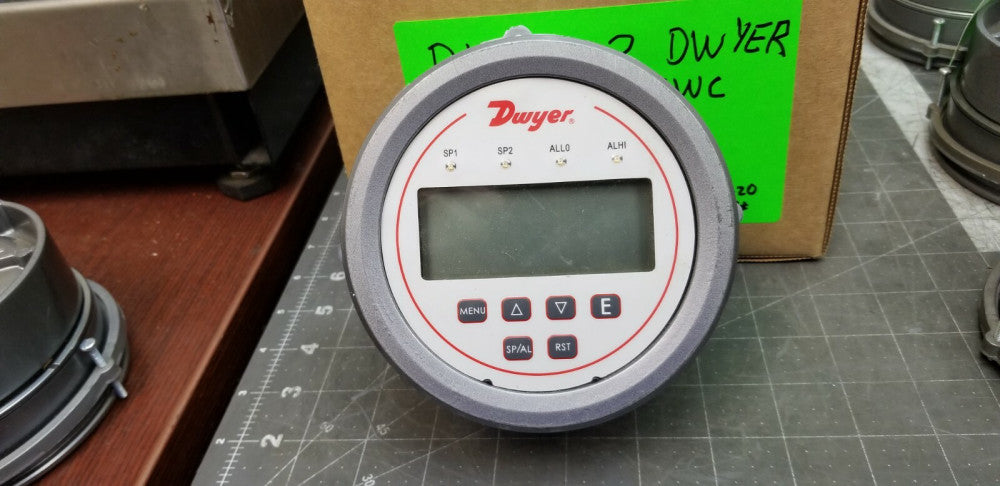 DH3-002 0 TO 0.25 IN WC DWYER DIGIHELIC DIFFERENTIAL PRESSURE CONTROLLER [B2S3]