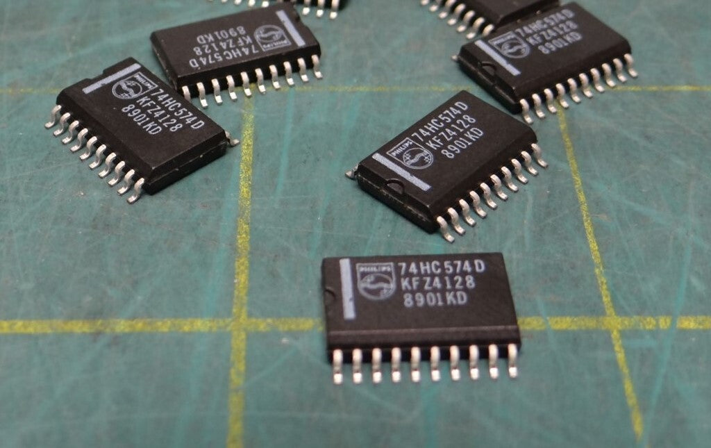 5 Count Philips 74HC/HCT574 Octal D-type flip-flop positive edge-trigger