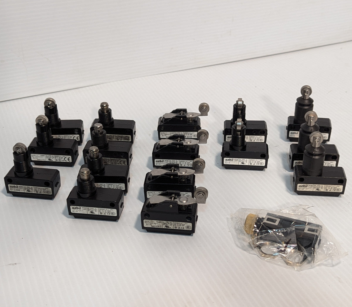 Lot of 17 Asstd. Azbil limit switches, cover: SL1-A-E009;SL1-B;SL1-D;SL1-H;SL1-P