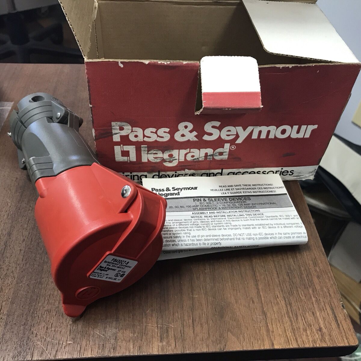 Pass & Seymour Splashproof Connector PS430C7-S 30A 480V 3Ph 3P 4W Old Stock