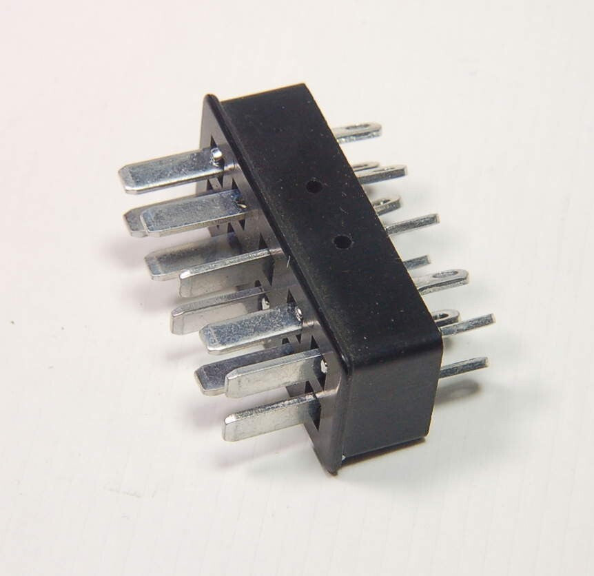 Lot of 2  Beau Cinch Jones P-310-LAB 10 Pin Male Plug,  250V 10Amp  Less Bracket