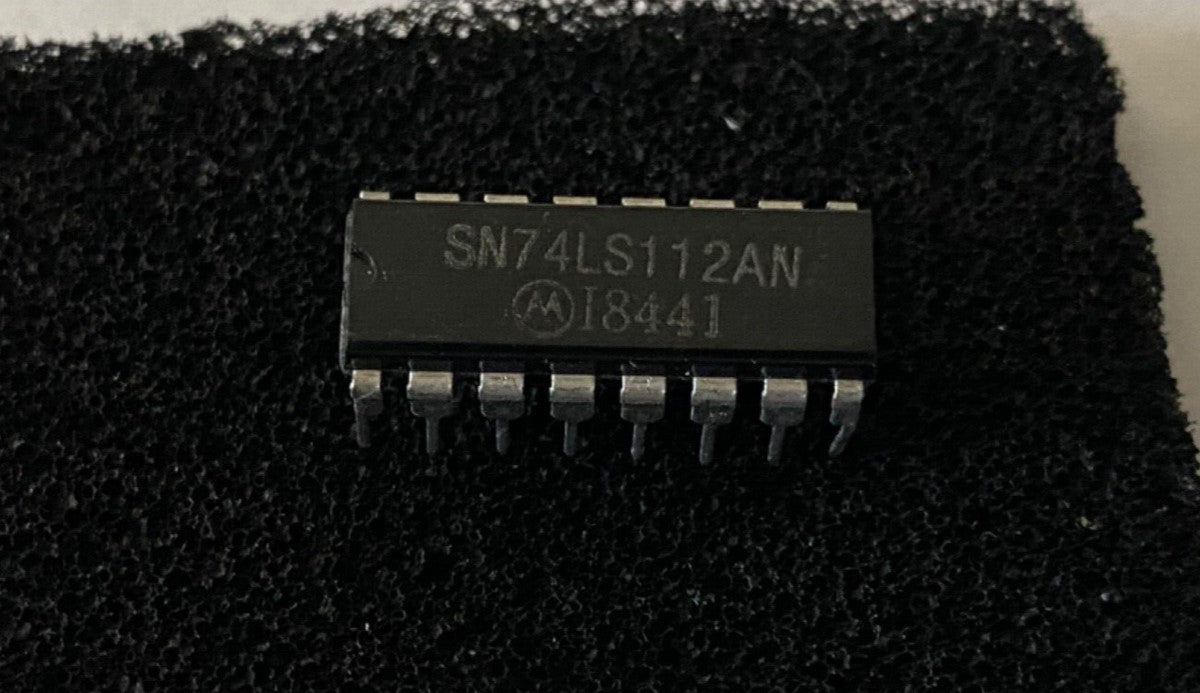 Motorola SN74LS112AN dual neg-edge trig J-K flip flop Integrated Circuit