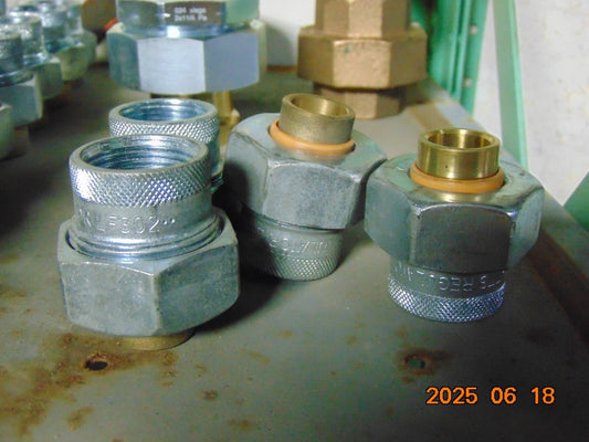 (LOT OF 2) WATTS 1/2" LF302,  3/4"  x  1/2" Dielectric Unions GENUINE WATTS