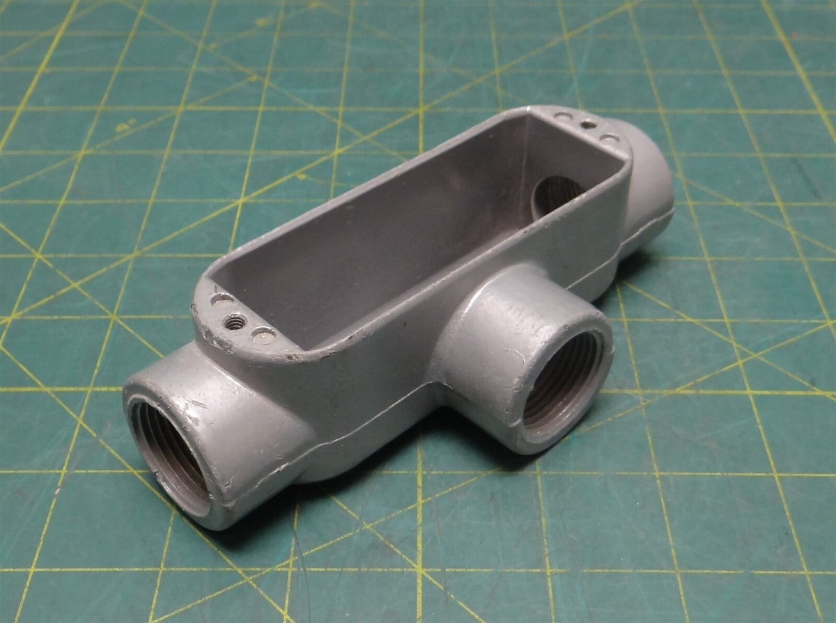 3/4" NPT E30640 T-Type Die-Cast Aluminum Conduit Body, Max #6 AWG Conduit