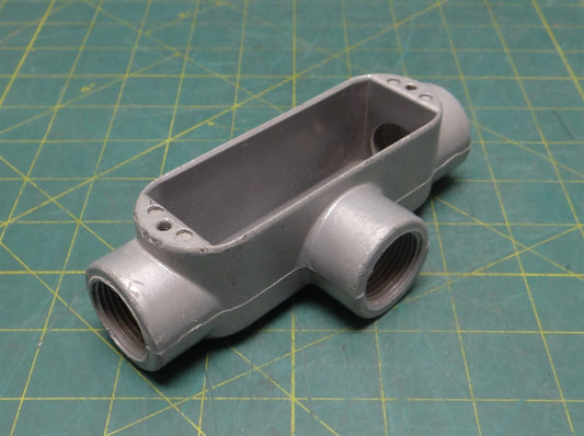 3/4" NPT E30640 T-Type Die-Cast Aluminum Conduit Body, Max #6 AWG Conduit