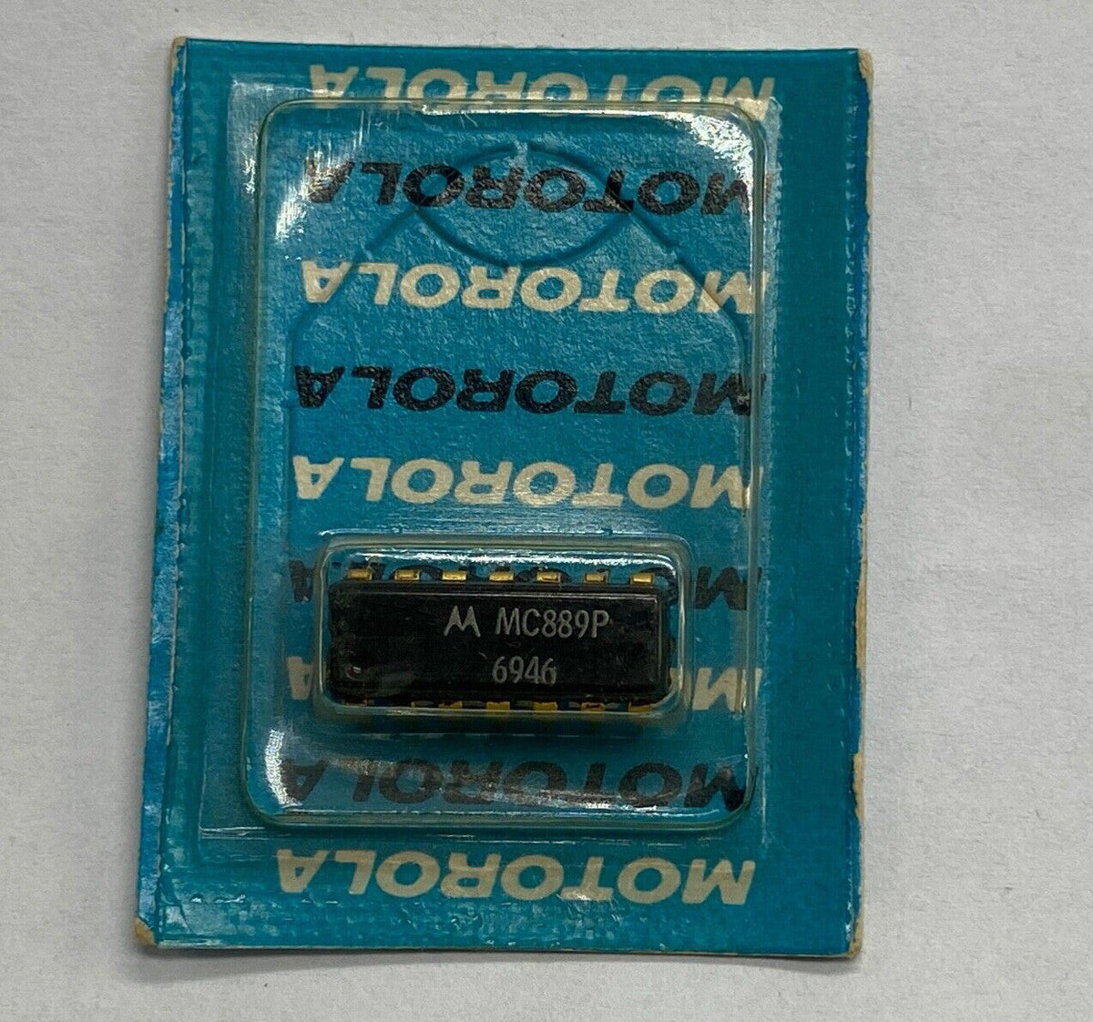 Motorola MC889P inverting Function Buffer gate Integrated Circuit